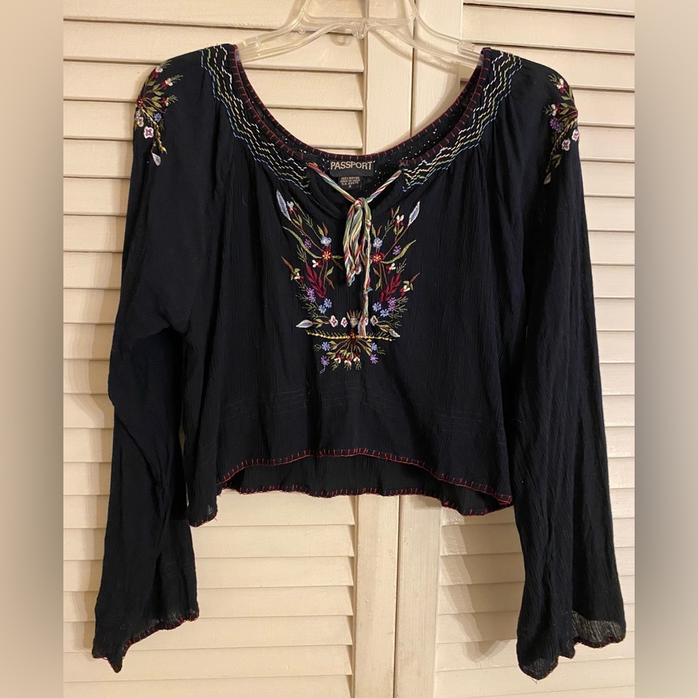 Gorgeous Black Cropped Top w Amazing Embroidery